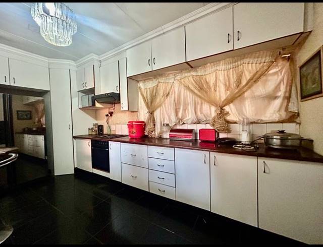 4 BEDROOM HOUSE FOR SALE IN VANDERBIJLPARK CE 4